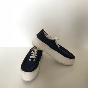 Platform sneakers size 8